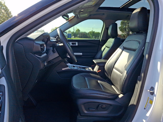 Used 2023 Ford Explorer XLT w/ Equipment Group 202A AWD/4WD image 15
