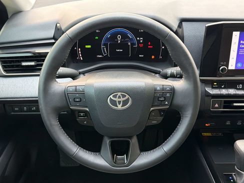 Used 2025 Toyota Camry LE w/ Convenience Package FWD image 11