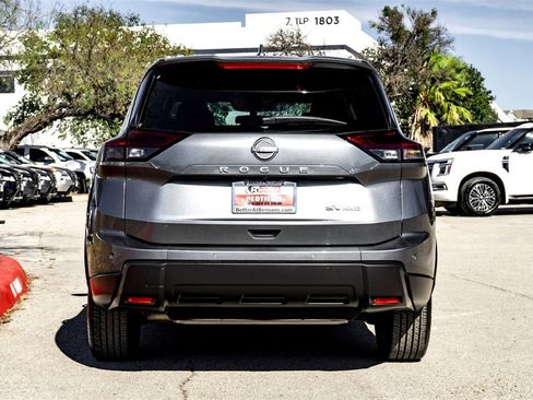Used 2024 Nissan Rogue SV image 6