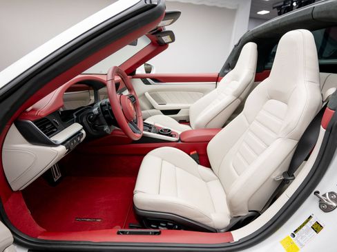 Certified 2026 Porsche 911 Targa 4 GTS AWD/4WD image 19