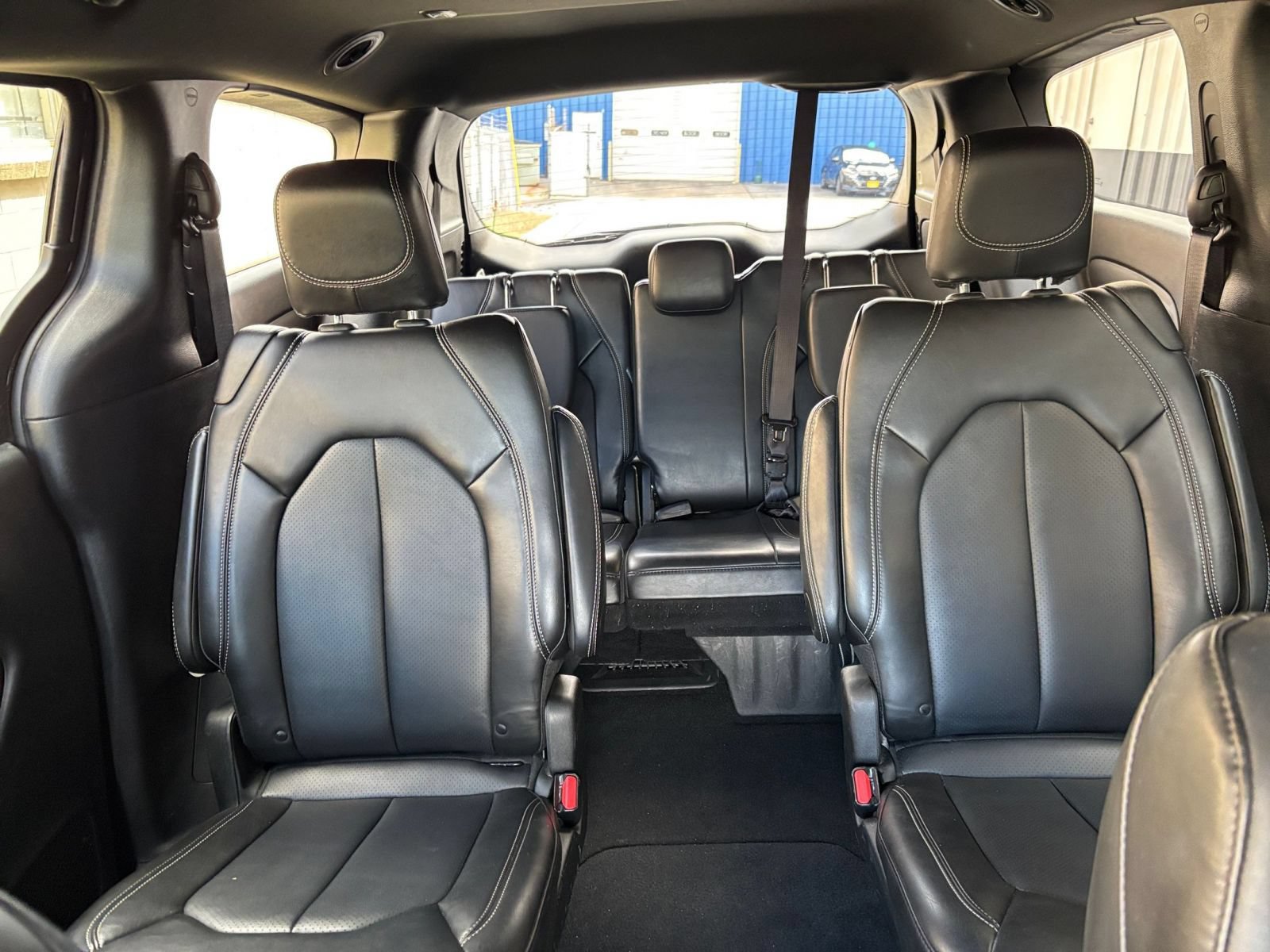 Used 2025 Chrysler Pacifica Select FWD image 40