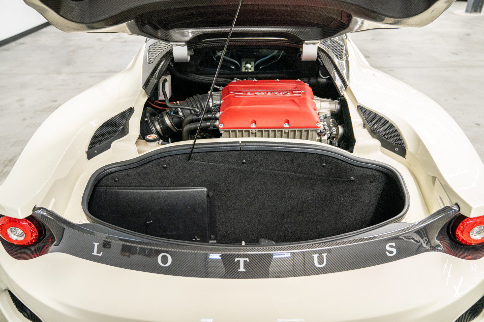 Used 2020 Lotus Evora RWD image 18