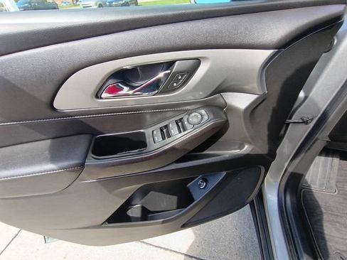 Used 2023 Chevrolet Traverse LT FWD image 28