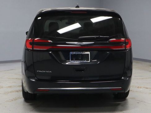 Used 2023 Chrysler Pacifica Touring-L FWD image 10
