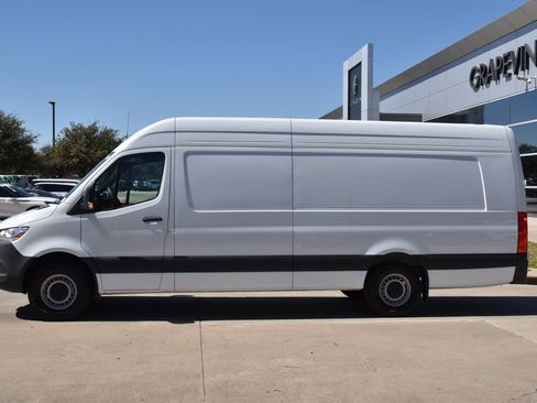 Used 2025 Mercedes-Benz Sprinter 2500 image 12
