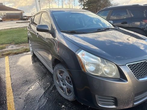 Used 2009 Pontiac Vibe w/ Preferred Package image 2