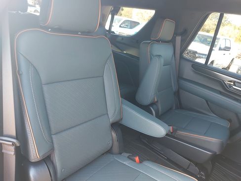 Used 2025 GMC Yukon AT4 image 11
