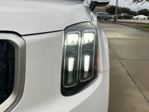 Used 2023 Kia Telluride EX w/ EX Captain's Chair Package image 6