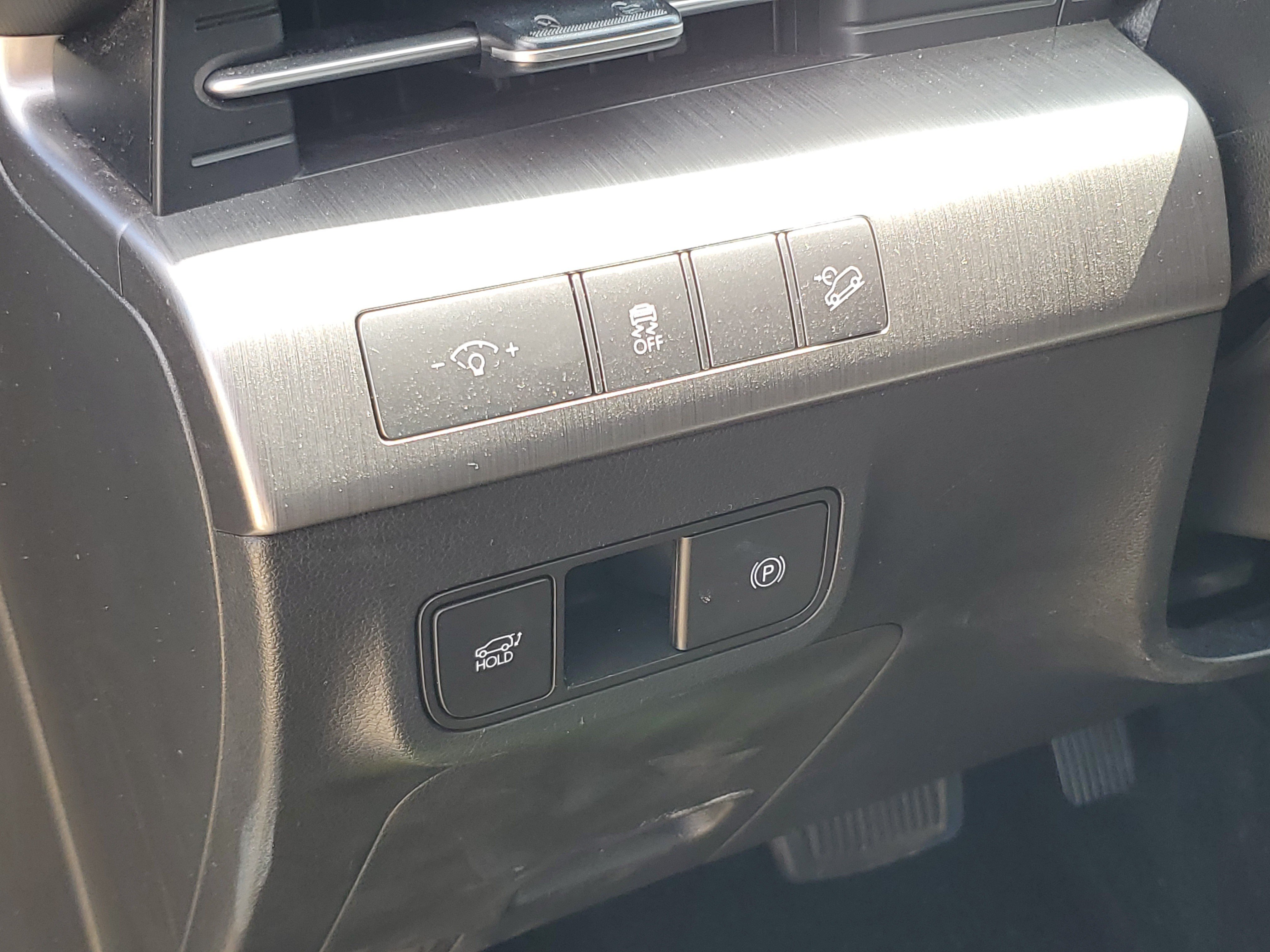 Used 2024 Hyundai Kona Limited AWD/4WD image 16