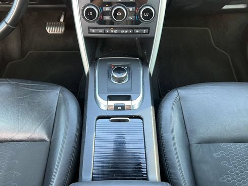 Used 2019 Land Rover Discovery Sport SE AWD/4WD image 15