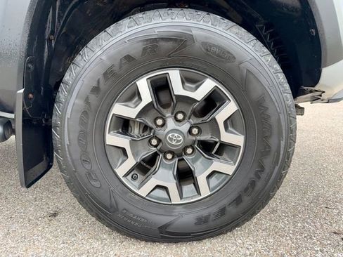 Used 2020 Toyota Tacoma TRD Off-Road AWD/4WD image 28