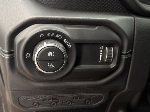 New 2025 Jeep Gladiator Rubicon image 18