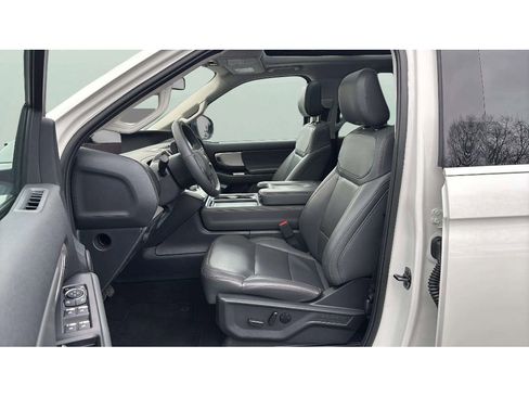 Used 2025 Ford Expedition Active image 13