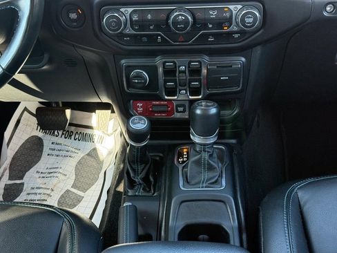 Used 2022 Jeep Wrangler Unlimited Rubicon 4xe w/ Cold Weather Group AWD/4WD image 10
