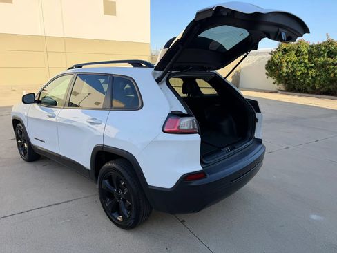 Used 2020 Jeep Cherokee Latitude Plus FWD image 13