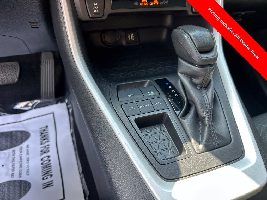 Used 2024 Toyota RAV4 XLE FWD image 11