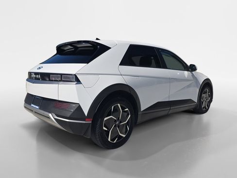 Used 2023 Hyundai Ioniq 5 SEL image 3