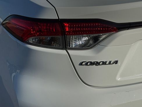 Used 2024 Toyota Corolla LE FWD image 29