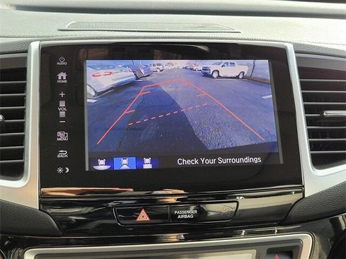 Used 2017 Honda Pilot Touring image 19