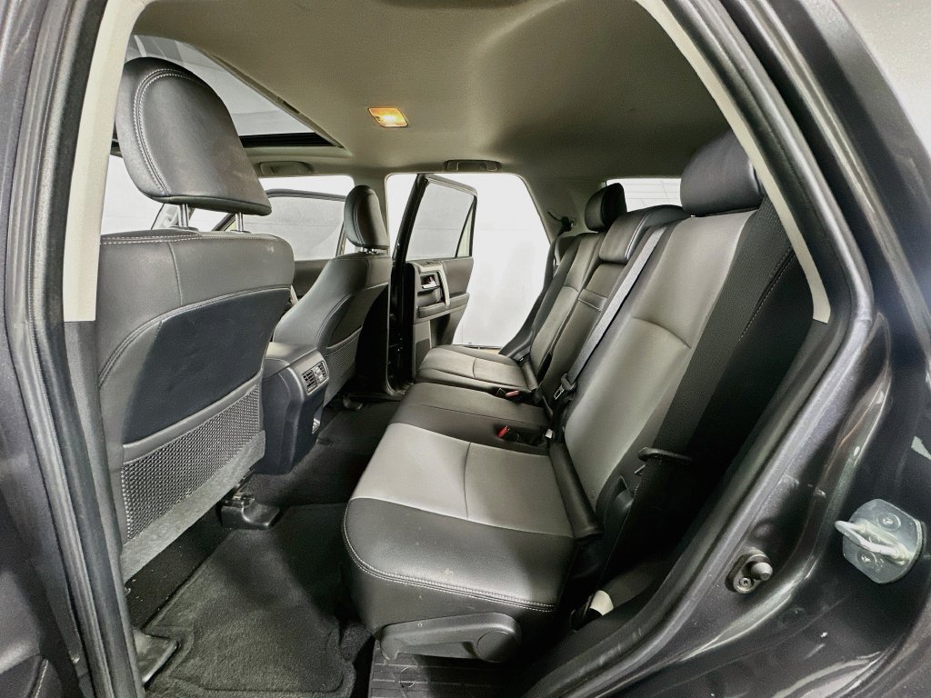 Used 2020 Toyota 4Runner SR5 Premium w/ Moonroof Package AWD/4WD image 17
