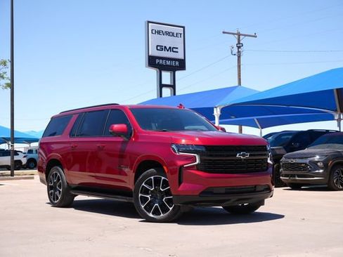Used 2023 Chevrolet Suburban RST w/ Luxury Package RWD image 1