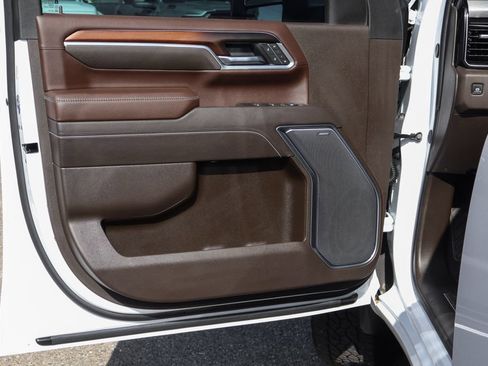 Used 2025 GMC Sierra 2500 Denali w/ Denali Reserve Package AWD/4WD image 19