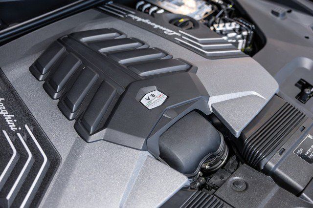 Used 2022 Lamborghini Urus AWD/4WD image 32