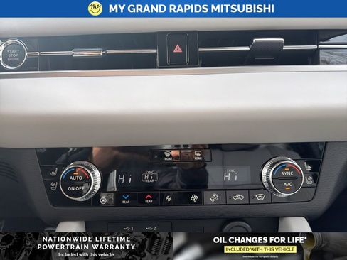 New 2026 Mitsubishi Outlander SEL image 18