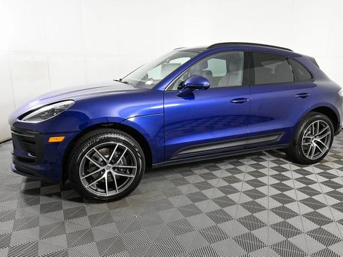 Used 2025 Porsche Macan image 2
