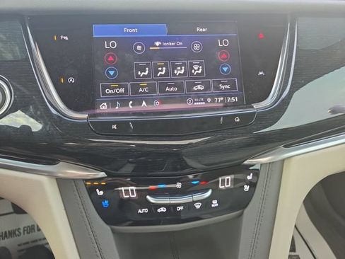 Used 2025 Cadillac XT6 Premium Luxury AWD/4WD image 13