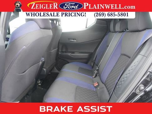 Used 2022 Toyota C-HR XLE image 9