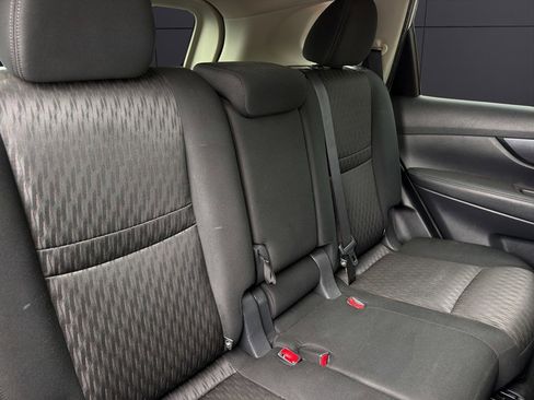 Used 2018 Nissan Rogue SV FWD image 20