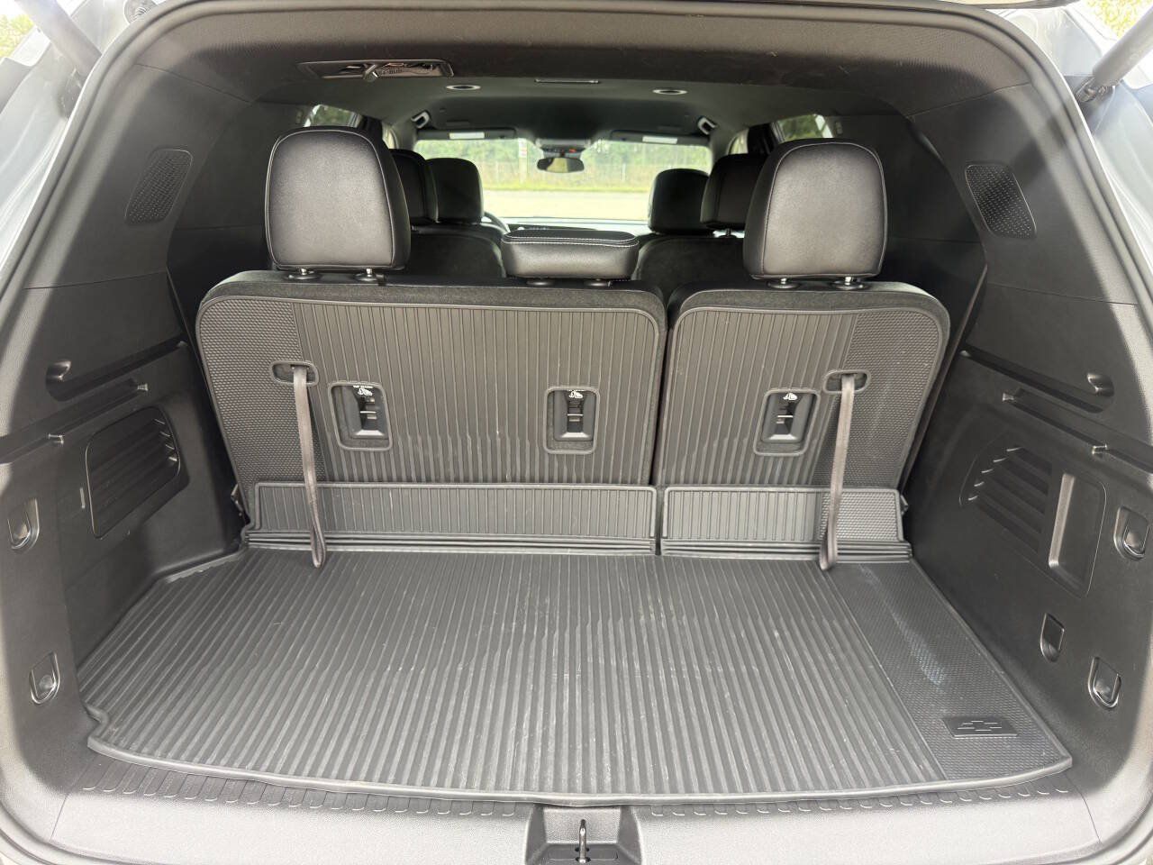Used 2026 Chevrolet Traverse LT w/ LPO, Floor Liner Package AWD/4WD image 12