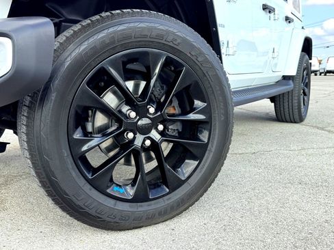 Used 2023 Jeep Wrangler Unlimited Sahara image 2