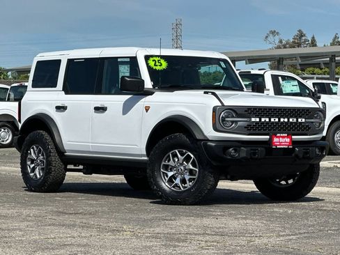 Certified 2025 Ford Bronco Badlands AWD/4WD image 1
