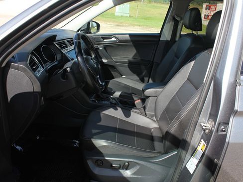 Used 2019 Volkswagen Tiguan S image 30