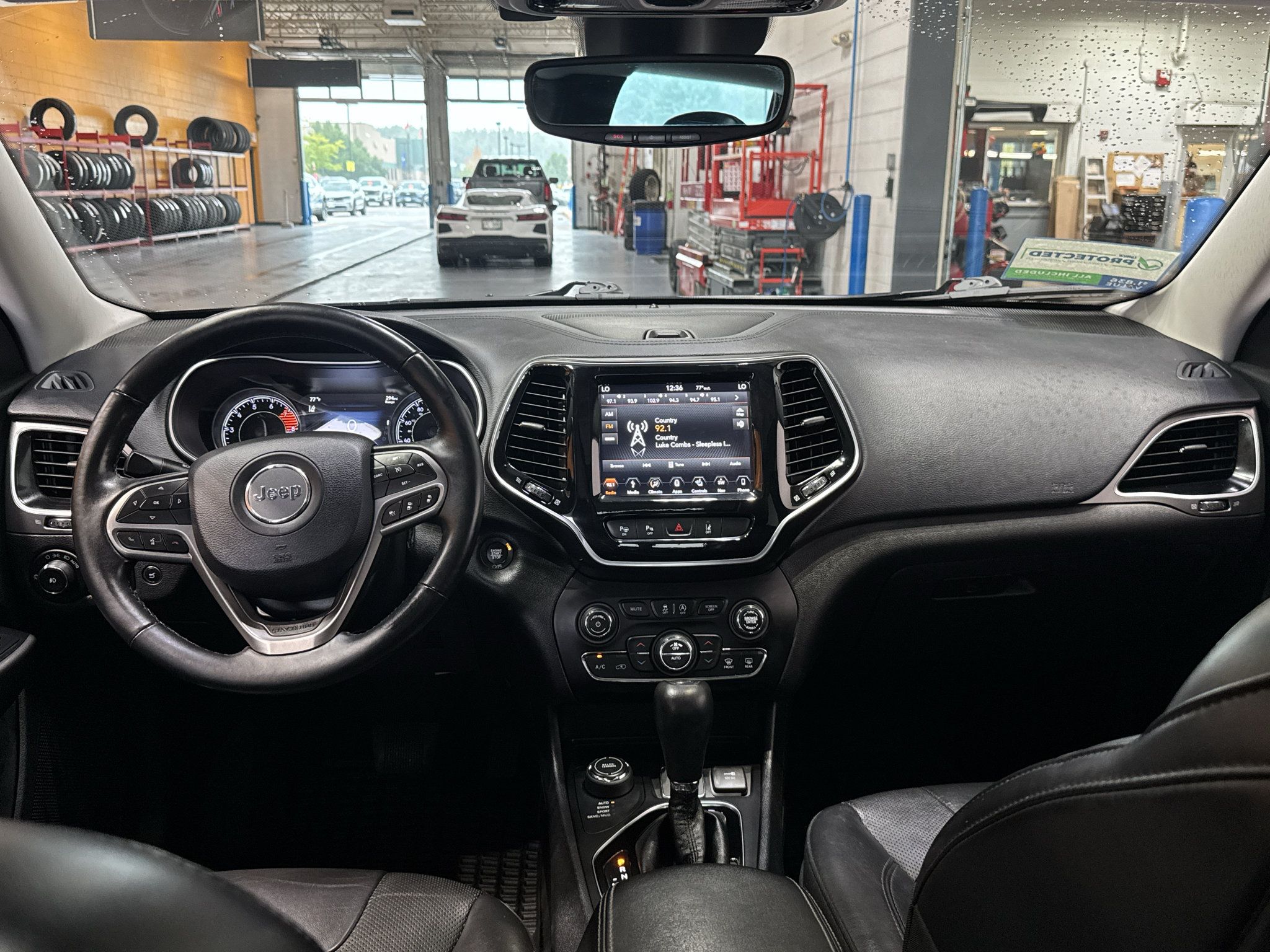 Used 2019 Jeep Cherokee Limited w/ Technology Group AWD/4WD image 14