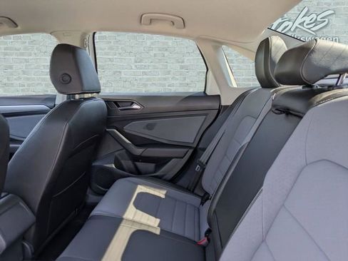 Used 2025 Volkswagen Jetta SE image 13