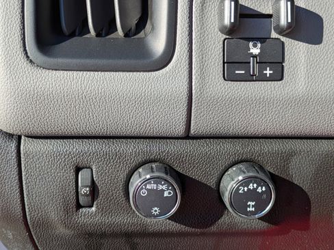 Used 2022 Chevrolet Colorado W/T w/ Custom Special Edition image 19