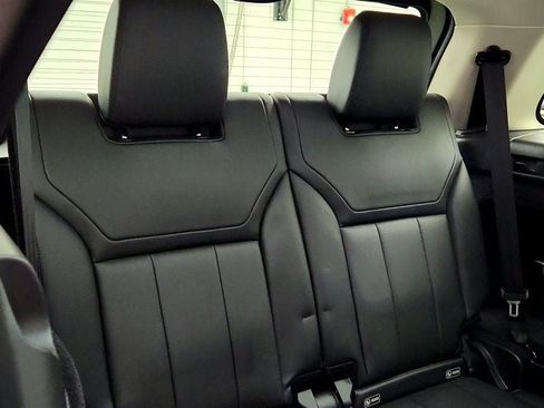 Used 2018 Land Rover Discovery HSE AWD/4WD image 24