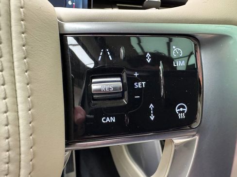 Used 2023 Land Rover Range Rover SE AWD/4WD image 16