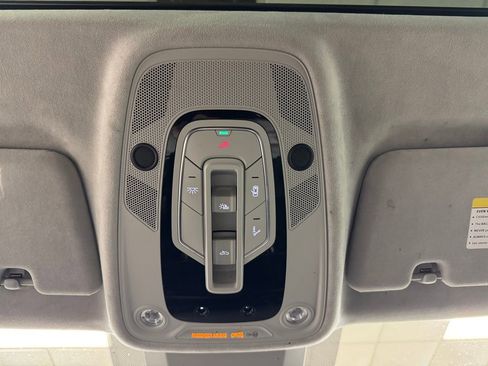 Used 2019 Audi Q8 Prestige w/ Luxury Package image 48