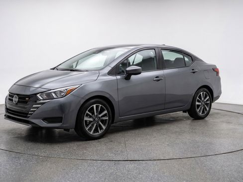 Used 2025 Nissan Versa SV FWD image 3