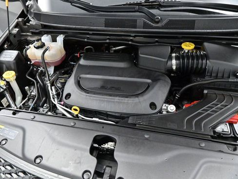 Used 2025 Chrysler Pacifica Select FWD image 62