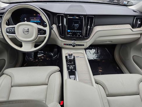 Certified 2023 Volvo XC60 B5 Ultimate w/ Climate Package image 18
