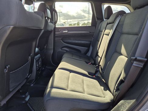 Used 2019 Jeep Grand Cherokee Laredo image 23