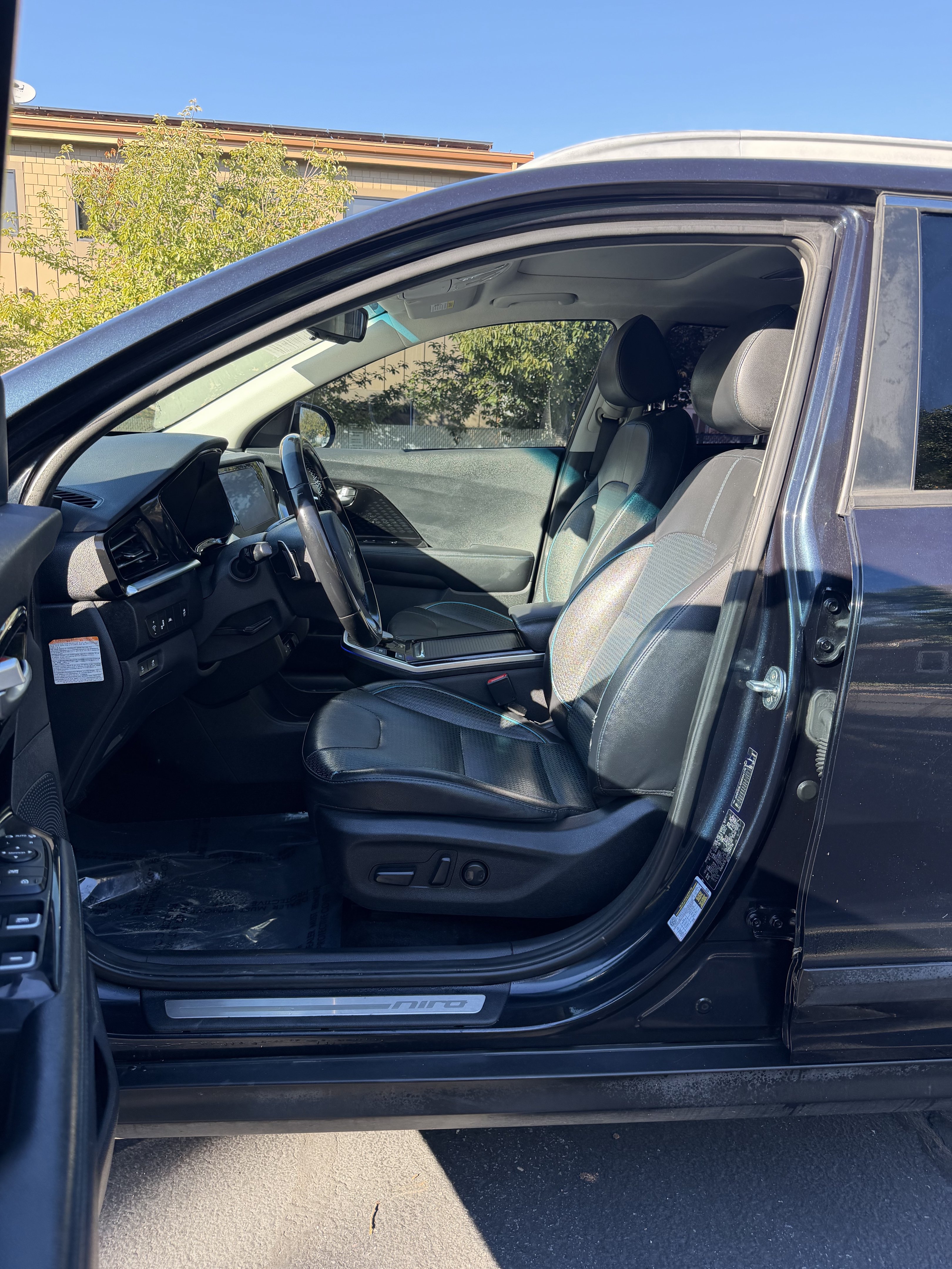 Used 2022 Kia Niro EX Premium FWD image 16