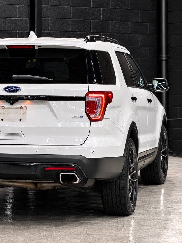 Used 2017 Ford Explorer Sport w/ Equipment Group 401A AWD/4WD image 9