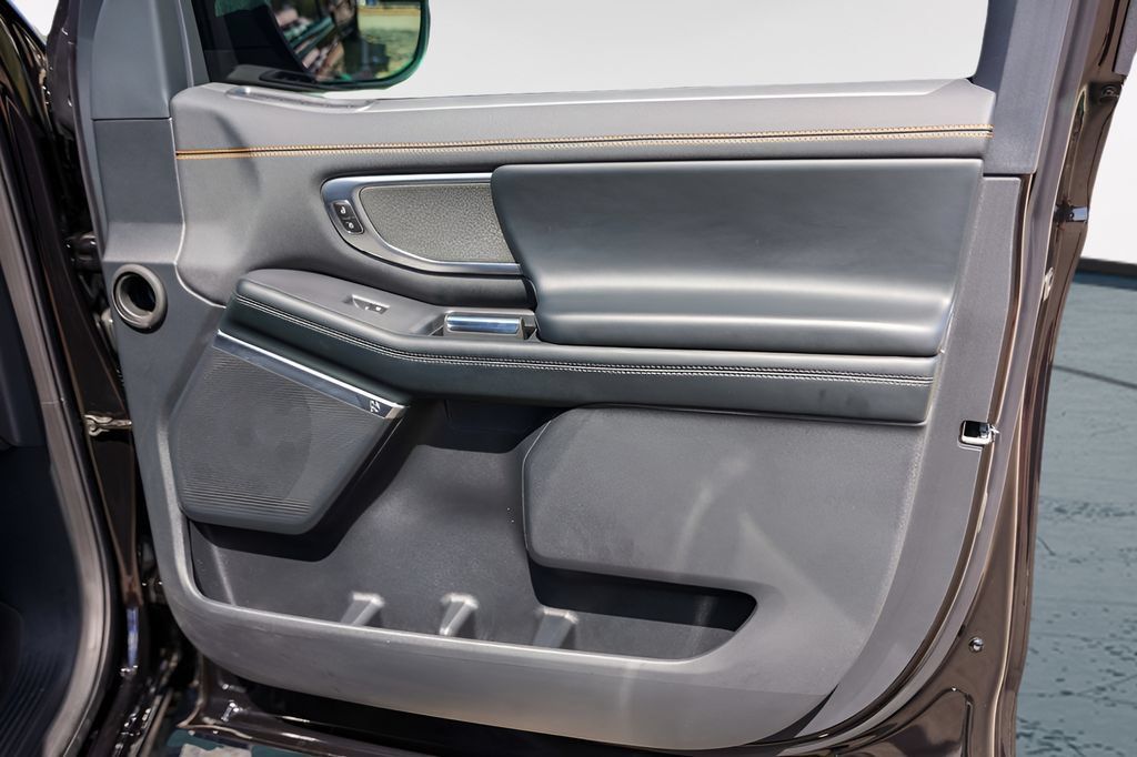 Used 2025 Ford Expedition Tremor AWD/4WD image 30