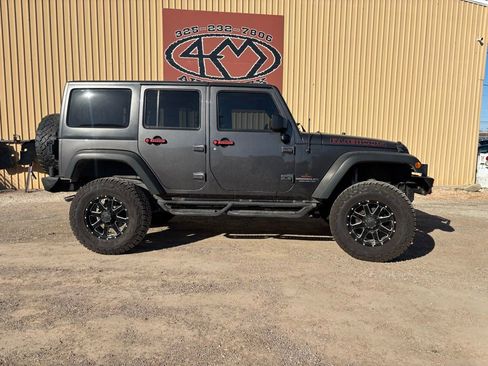 Used 2016 Jeep Wrangler Unlimited Rubicon w/ Connectivity Group image 8